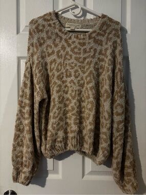 Saltwater Luxe Women's Cream & Tan Leopard Crewneck Sweater